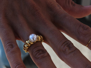 Twisted Dome Ring With Pearl